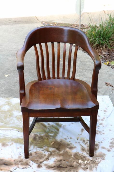 Refinish Wood Chairs, Reapolstering Chairs, Vintage Chairs Makeover, Wood Chair Makeover, Refinished Chairs, Wooden Kitchen Furniture, Chairs Vintage, Woodworking Chair, Loft Furniture