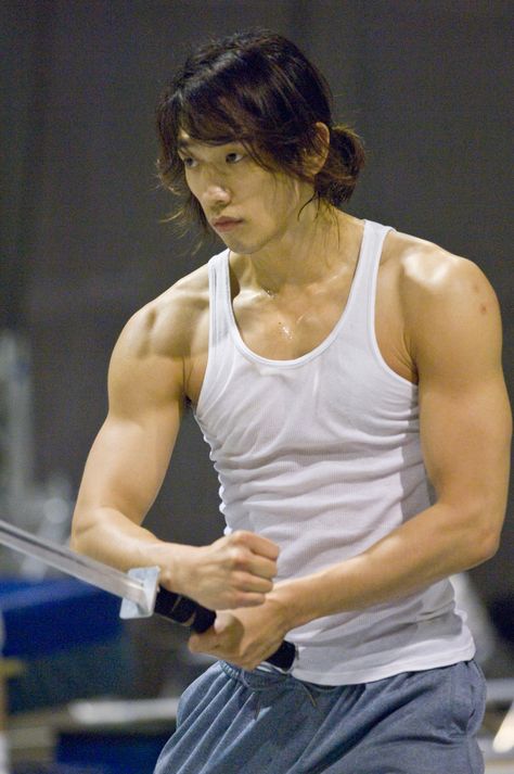 Raizo in training. I keep coming across these old photos of him training for Ninja Assassins He's so ripped in them.....Very glad he did that movie it was my introduction to him:) Old Asian Man Character Design, Raizo Ninja Assassin, Ninja Assassin Movie, Rain Kpop, Assassin Movies, Ninja Assassin, Tony Jaa, Portrait Practice, Bi Rain