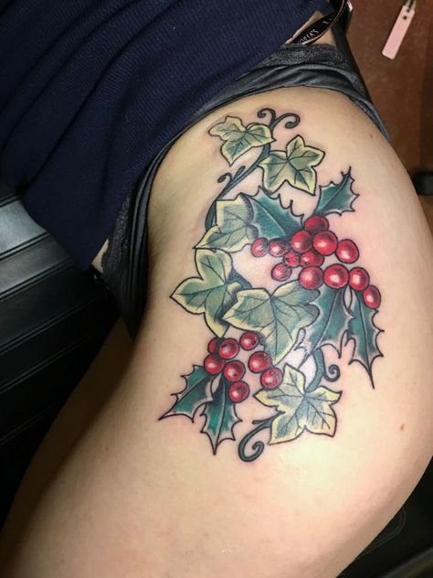 holly-and-ivy Holly Flower Tattoo, Holly Tattoo, Ivy Tattoo, Holly Flower, Holly And Ivy, Narcissus Flower, Body Modifications, Tattoo Design Drawings, Creative Tattoos