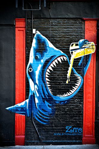 Bar Wall Art, Restaurant Wall Graffiti, Shark Wall Painting, Fish Graffiti Art, Ocean Graffiti Art, Street Sharks Art, Pizzeria Design, Shark Painting, Small Restaurant Design