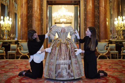 British Monarchy History, Queen Victoria Dress, 1810 Fashion, Historical Photography, Era Victoria, Victoria Reign, Rule Britannia, Royal Collection Trust, John Brown