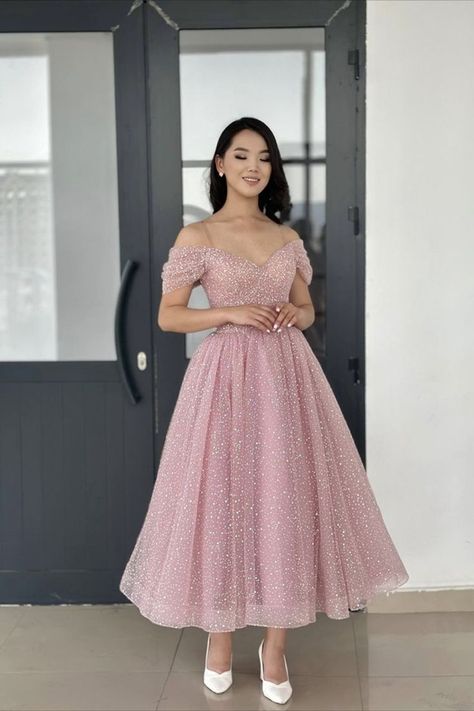 Pink Midi Formal Dress Frocks For Women Party, Dress For Wedding Guest, Midi Formal Dress, Short Frocks, Birthday Dress Women, Accessories Beach, Simple Frock Design, Bride Dress Simple, Simple Frocks