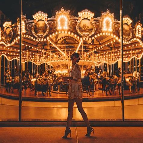 ✨✨✨✨✨✨✨✨ @zeebachi & I always have too much fun with glitter. 🙈 Wishing you all a wonderful weekend. 😎✌🏻️ Carousel Photoshoot, Janes Carousel, Tara Milk Tea, Travel Pose, Photoshoot Themes, Wonderful Weekend, Photoshoot Concept, Good Poses, Believe In Magic