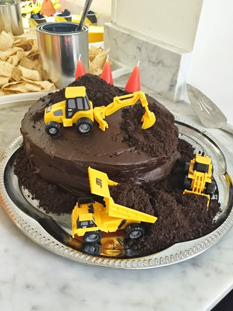 Construction vehicle cake for a construction-themed birthday party.  See more photos, décor and DIY project details from this party at www.fabeveryday.com. Digger Cake, Construction Birthday Cake, Digger Birthday, Construction Theme Birthday Party, Construction Cake, Diy Birthday Cake, Construction Trucks, Construction Birthday Parties, Construction Theme