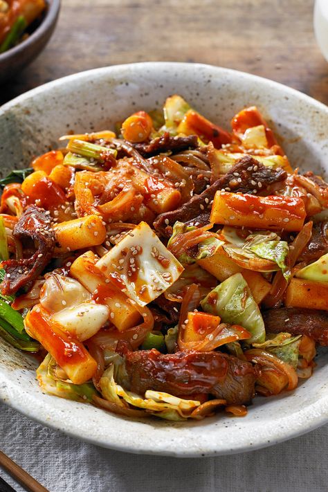 Vegetable Bibimbap, Red Chile Sauce Recipe, Korean Rice Cakes, Tteokbokki Recipe, Bibimbap Recipe, Korean Rice Cake, Spring Food, Chile Sauce, Korean Rice