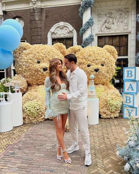 Negin Mirsalehi Instagram, Baby Shower Couple Outfits, Outfit Para Baby Shower, Bathrobe Curls, Gender Reveal Dresses For Mom, Baby Shower Outfits For Mom, Gender Reveal Outfit, Vestidos Para Baby Shower, Gender Reveal Dress