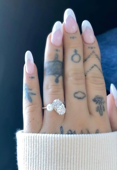 Ariana Grande Nails, Dalton Gomez, Engagement Unique, Ariana Grande Tattoo, Dream Engagement Rings, Rings Engagement, Unique Engagement, Dream Ring, Finger Tattoos