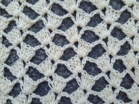 Crochet Openwork Shell Stitch Free Pattern Shell Crochet Stitch, Crochet Stitch Patterns, Shell Crochet, Flower Purses, Crochet Table, Shell Stitch, Crochet Table Runner, Vintage Headbands, Crochet Stitches Patterns