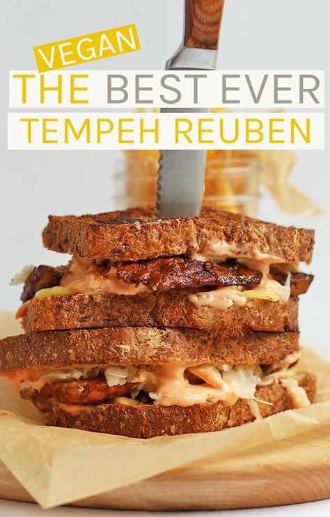 A vegan tempeh reuben made with marinated tempeh, creamy Russian dressing, and sauerkraut sandwiched between two pieces of seedy rye bread #vegan #tempeh #veganrecipes #vegansandwiches Tempeh Reuben, Vegan Reuben, Sauerkraut Sandwich, Reuben Recipe, Vegan Tempeh, Marinated Tempeh, Vegan Sandwich Recipes, Pastas Recipes, Tempeh Recipes