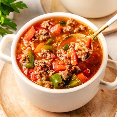 Easy Crockpot Stuffed Pepper Soup Recipe Pepper Soup Crockpot, Crockpot Stuffed Pepper Soup, Stuffed Pepper Soup Recipe, Classic Stuffed Peppers, Easy Hamburger Soup, Pepper Soup Recipe, Crockpot Stuffed Peppers, Beef Tips And Gravy, Hamburger Soup