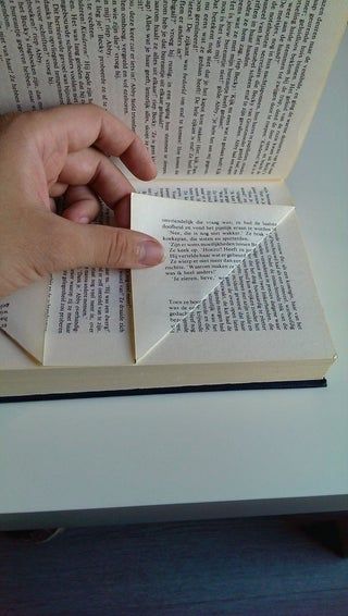 Book Folding Patterns Free Templates For Beginners, Folded Book Art Instructions, Folding Books, Book Art Tutorial, Book Folding Patterns Free, Folded Book Art Pattern, Old Book Crafts, Recycled Books, Recycled Book