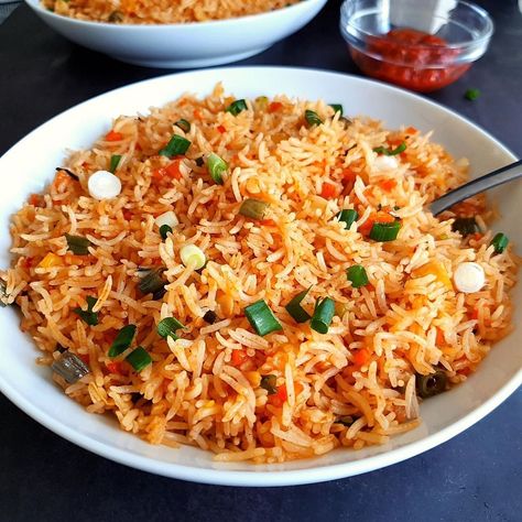 Schezwan Fried Rice Recipe | Veg Fried Rice Szechuan Fried Rice, Sezuan Fried Rice, Fried Rice Recipe Video, Schezwan Fried Rice, Veg Fried Rice, Rice Menu, Rice Meals, Recipes In Marathi, Garlic Fried Rice