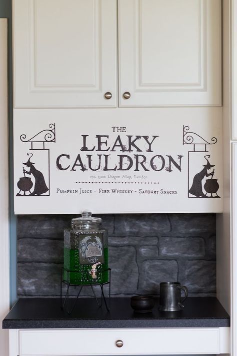 Harry Potter Signs, Room Harry Potter, Birthday Surprise Ideas, Harry Potter Kitchen, Harry Potter Bachelorette, Harry Potter Shower, The Leaky Cauldron, Harry Potter Party Decorations, Harry Potter Christmas Decorations