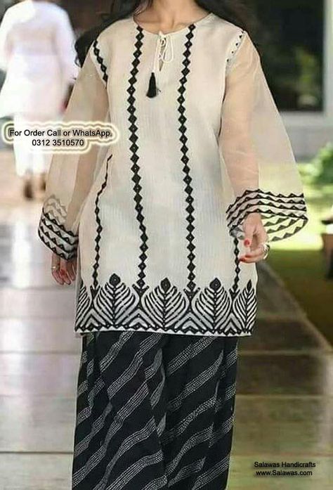 Sindhi Dress Pakistan, Sindhi Karahi Dresses, Sindhi Applique Designs, Kasmiri Embroidery Work, Applique Work Kurti, Dress Lace Design, Long Kurti Patterns, Aplic Work, Girls Clothes Patterns