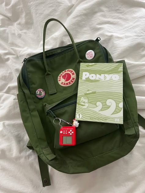 Anime Backpack Aesthetic, Studio Ghibli Backpack, Green Kanken Aesthetic, Ponyo Aesthetic Outfit, Aesthetic Backpack Pins, Cute Backpack Pins, Anime Pins On Backpack, Green Backpack Aesthetic, Studio Ghibli Outfits Aesthetic