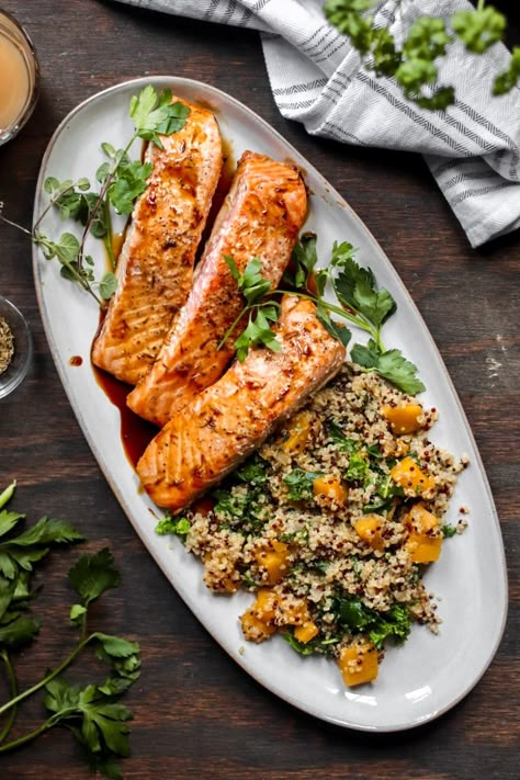 Entree Ideas Dinner, Salmon Thanksgiving Recipe, Grilled Salmon Meals, Fall Salmon Recipes Baked, Fall Salmon Recipes Healthy, Dinner Recipes With Apple Cider, Salmon Apple Recipes, Salmon And Squash, Salmon And Vegetable Recipes