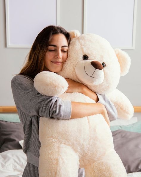 Woman at home embracing big teddy bear | Free Photo #Freepik #freephoto #woman-home #leisure #staycation #recreation Hugging Teddy Bear Pose Reference, Poses With Teddy Bear, Virgin Summer Drinks, Slate Texture, Types Of Hugs, Purple Teddy Bear, Big Stuffed Animal, Good Morning Hug, Teddy Bear Hug