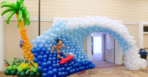 A LUAU  is ALWAYS in-style! And to decorate your luau with  pizazz ....   do it in BALLOONS!     (Photos courtesy of Marci Shill Photograph... Frozen Balloon Decorations, Surfer Decor, Frozen Balloons, Luau Decorations, Surf Party, Hawaiian Party Decorations, Balloon Arrangements, Hawaiian Theme, Balloon Sculptures