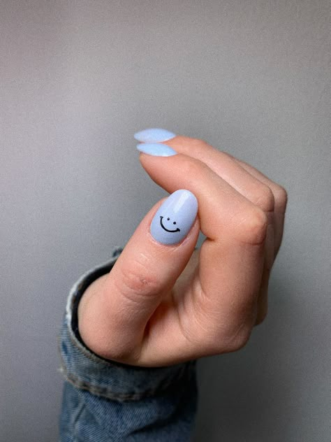 Neutral Smiley Face Nails, Blue Nails With Smiley Face, Nails With A Smiley Face, Nail Inspo Smiley Face, Smiley Face Nails Aesthetic, Smiley Nail Designs, Smile Nails Design, Smiley Face Nail Art, Smiley Nail Art