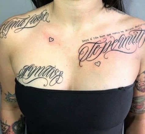 Writing Chest Tattoo Female, Cute Chest Tattoos For Women, Pretty Name Tattoos, Shoulder Lettering Tattoo, Name Tattoos For Women Chest, Neck Name Tattoos Women, Chest Name Tattoo Female, Collarbone Name Tattoo, Women Chest Tattoo Classy