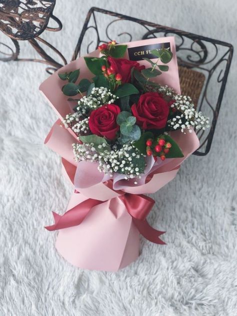 Single Rose Bouquet, Birthday Flower Delivery, Wrapping Flowers, Alternative Wedding Bouquet, Bouquet Rose, Flower Types, Flower Box Gift, Online Florist, Flower Delivery Service