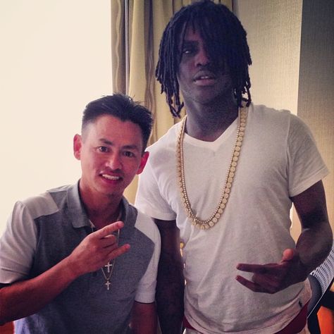 Chief Keef purchasing from Johnny Dang. Chief got 84 Carats Yellow Gold Diamond Cluster Chain with an Iced Out Grillz to match. Johnny Dang, Iced Out Grillz, Diamond Grillz, Chief Keef, Diamond Cluster, Gold Diamond, Chain Necklace, Yellow Gold, Chain