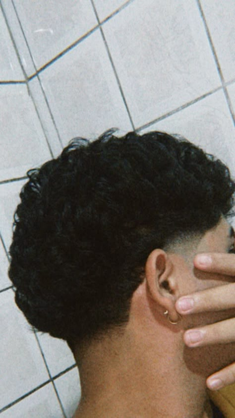 Medium Taper Haircut Men, Low Taper Fade Haircut Curly Hair, Taper Haircut Men, Curly Hair Taper, Hair Types Men, Taper Fade Short Hair, Fade Haircut Curly Hair, Low Taper Fade Haircut, Taper Fade Curly Hair