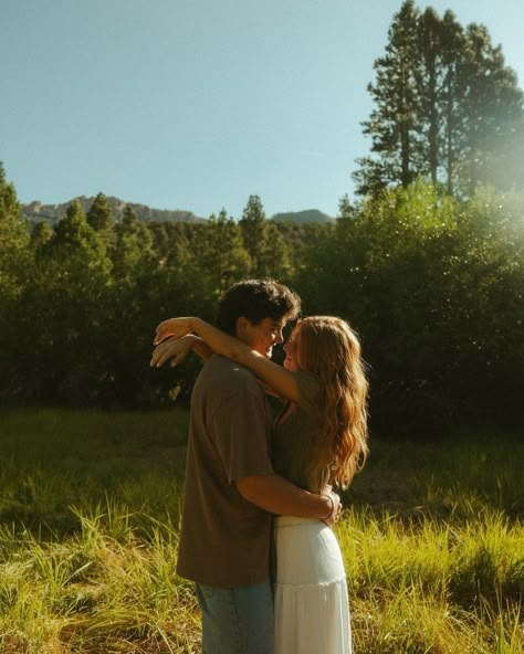 Casual Photoshoot Poses Couple, Couples Sunrise Photoshoot, Lakeside Couple Photoshoot, Pnw Couples Photography, Couples Photography Prompts, Film Couples Photography, Candid Photos Aesthetic Couple, Couple Cinematic Photography, Candid Couples Photos