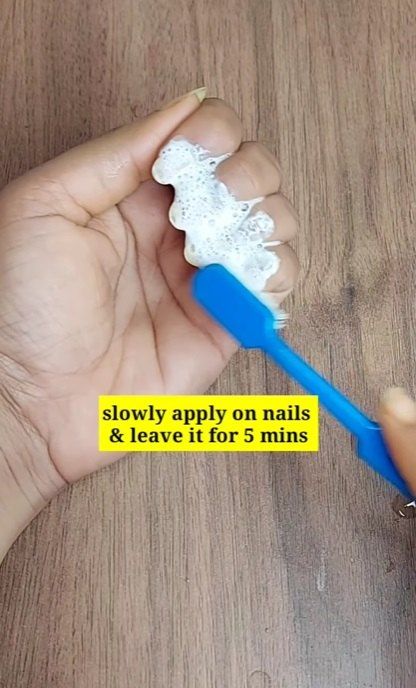 Lighten Toenails, How To Whiten Nails With Baking Soda, Stained Nails How To Get Rid Of, How To Whiten Natural Nails, Whitening Nails At Home, Yellowing Nails Remedy, How To Get Your Nails White, Vaseline Nail Growth, White Nail Gel Ideas