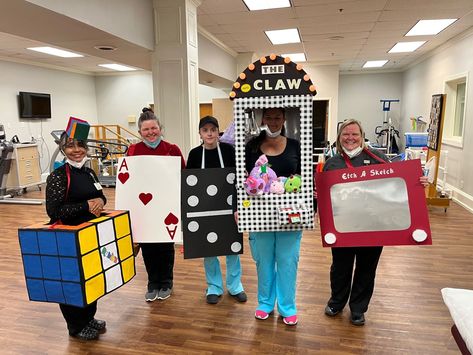 #halloweencostumeideas, #diycostumes, #creativehalloweencostumes, #funnycostumes, #uniquehalloweencostumes, #halloweencostumeinspo, #halloweentrends, #costumeideas, #halloween2024, #halloweenspirit Rubix Cube Halloween Costume, Board Games Halloween Costumes, Toy Halloween Costumes, Etch A Sketch Costume, Board Game Halloween Costumes Diy, Diy Board Game Costumes, Family Game Night Costumes, Game Piece Costume, Board Game Costumes Diy