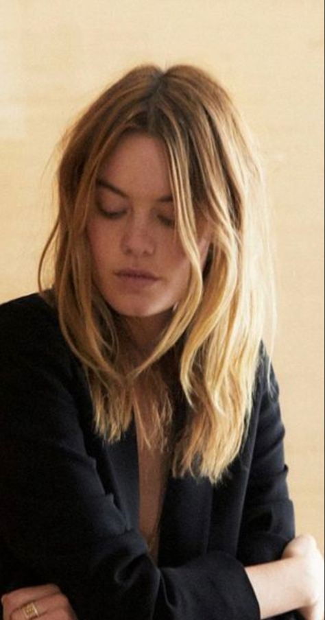 Scandinavian Haircut Woman, Haley Cuoco Hair, Camille Rowe Haircut, Laura Dern Hair, Camille Rowe Hair, Long Shaggy Haircuts, Androgynous Haircut, Blonde Hair Goals, Hair Doo