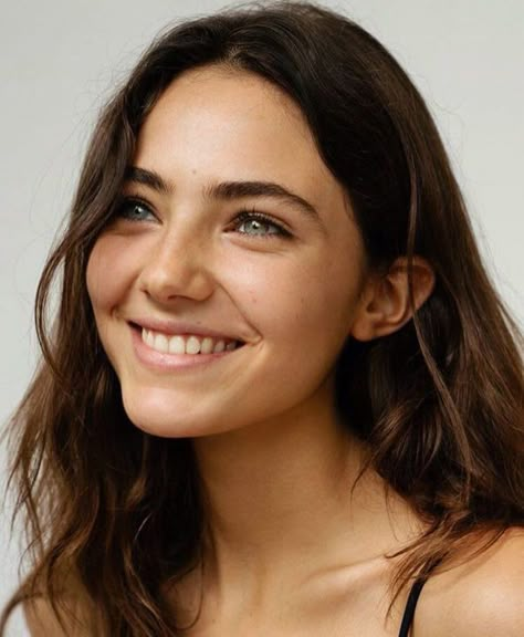 Brown Hair And Hazel Eyes, Brunette Blue Eyes, Amelia Zadro, Brown Hair Green Eyes, Brown Hair Blue Eyes, Girl With Brown Hair, Female Character Inspiration, Brunette Girl, Hazel Eyes