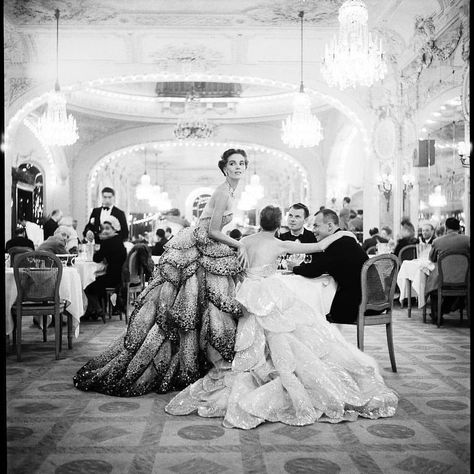 LAURA on Instagram: “Theo Graham wearing the fabulous Junon gown for Harper's Bazaar magazine 1950 . Picture by Richard Avedon #style #fashion #glamour #couture…” Dior Junon, Junon Dress, Theo Graham, Christian Dior 1950s, Vintage Dior Dress, Christian Dior Gowns, Dior Gown, Harpers Bazaar Magazine, Dior Collection