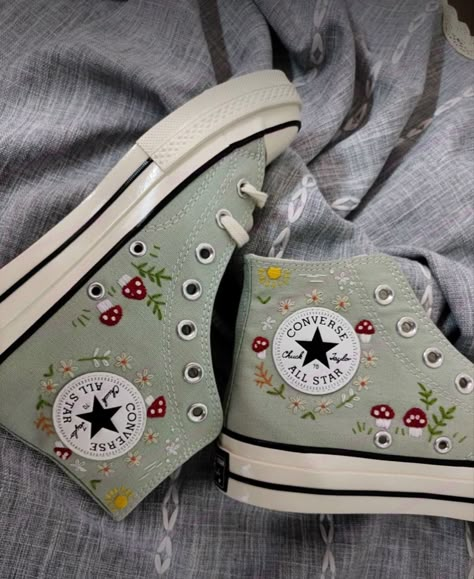 Its not a want- its a need 🤩 Diy Converse, Converse Embroidery, Cute Converse Shoes, Converse Design, Classic Converse, Embroidered Converse, Cute Converse, Custom Shoes Diy, White Nike Shoes