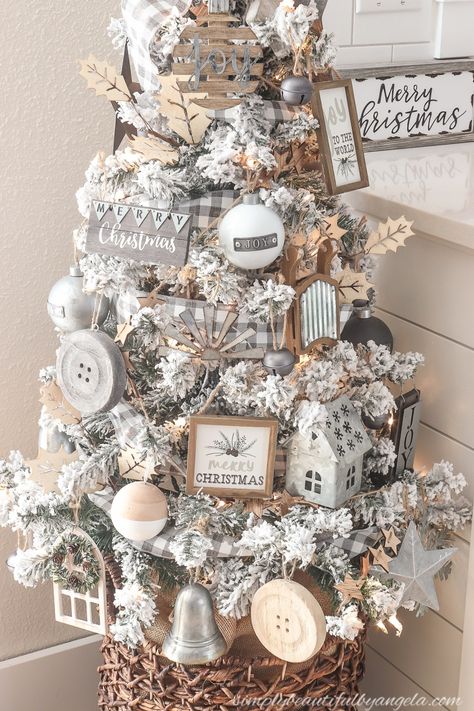 A Farmhouse Style Christmas Tree | Simply Beautiful By Angela Farmhouse Style Christmas Tree, Christmas Tree Inspiration Rustic, Christmas Tree Topper Rustic, Tree Inspiration, Farmhouse Style Christmas, Christmas Tree Decorating Themes, Farmhouse Christmas Tree, Christmas Tree Decorations Diy, Christmas Tablescape