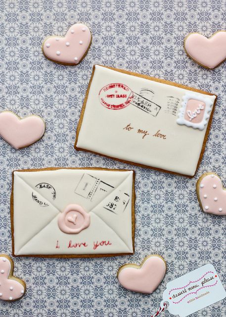 Love Letter Cookies, Letter Cookies, Desserts Menu, Valentines Day Cookies, Pretty Cookies, Fancy Cookies, Creative Cookies, Cookie Inspiration, Beautiful Cookies