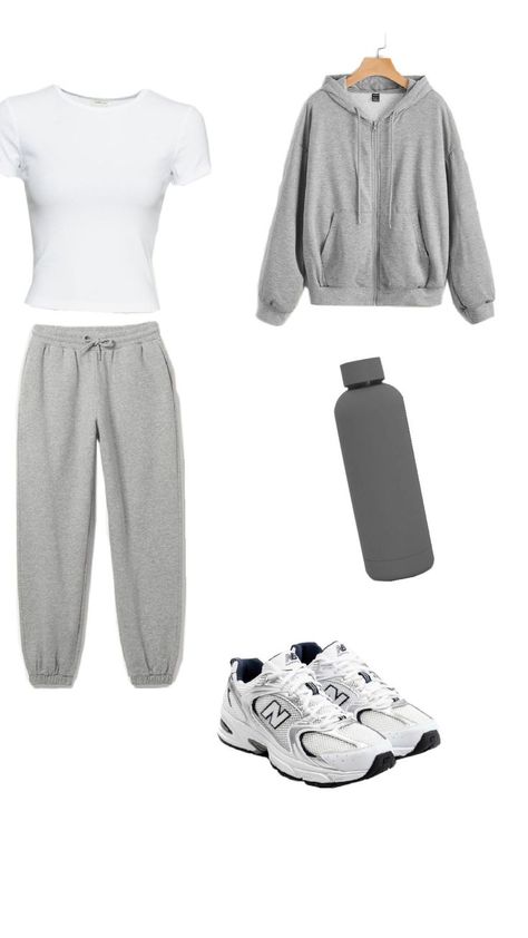 tenue de sport femme grise confortable Cool Sporty Outfits, Ootd Sport, Sport Outfits School, Aesthetic Blurry Mirror Selfie, Outfit Sport, Jogging Outfit, Zara Drip, Outfit Zara, Outdoor School