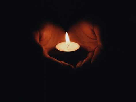 Black With Candle Profile Picture, Condolence Profile Picture Candle, Rip Candle Images, Burning Candles Wallpaper, Condolences Pictures Candle, Candle Pics, Mourn Candle, Aesthetic Filter, Pictures Of Christ