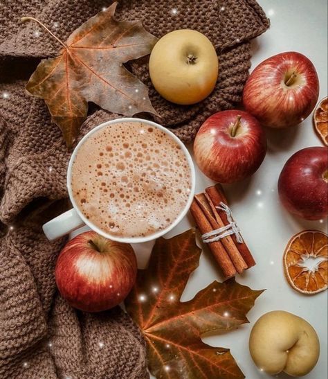 Autumn Flatlay, Autumn Wallpaper, Autumn Tea, Saturday Weekend, Coffee Photos, Crisp Air, Autumn Scenes, Flat Lay Photography, Fall Photoshoot