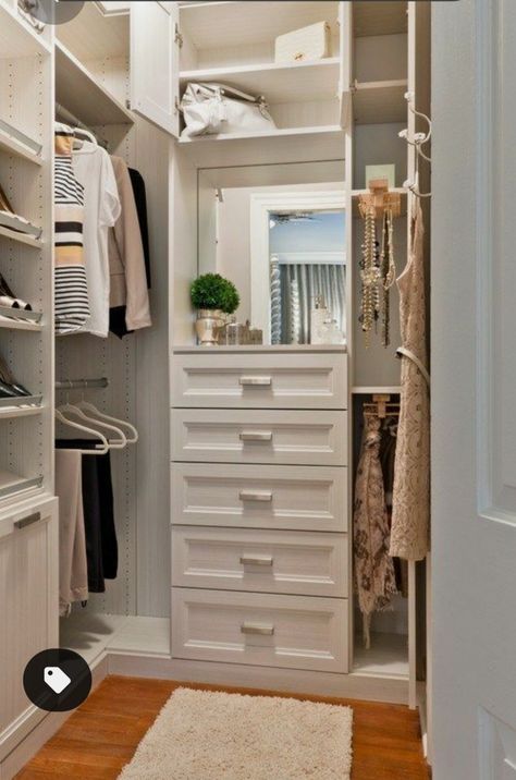 Walk In Closet Size, Small Walk In Closet Organization, Small Closet Design, Easy Closet Organization, Deep Closet, Small Walk In Closet, Small Bedroom Organization, Bedroom Wardrobe Design, Walking Closet