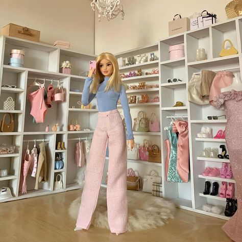 Realistic Barbie, Made To Move Barbie, Dress Barbie Doll, Barbies Pics, Barbie Doll Set, Barbie Fashionista Dolls, Barbie Model, Barbie Dress Fashion, Barbie Life