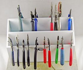 Diy Pliers Organizer, Diy Pliers Holder, Diy Jewelry Tool Holder, Plier Storage, Pliers Storage, Jewelry Tools Organization, Studio Hacks, Jewelry Studio Organization, Tools Organization