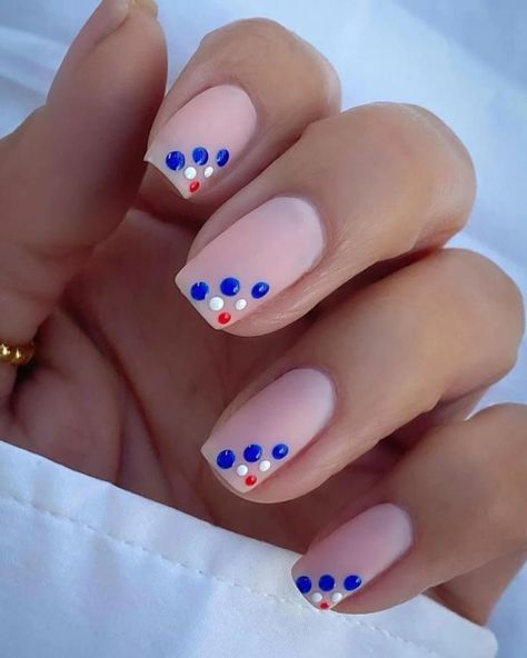 Explore 28 classy and simple 4th of July nail art ideas, just like these neutral nails with blue, white and red dots. From subtle designs to striking accents, these nails are perfect for adding a patriotic touch to your summer look.