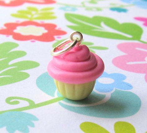 Tiny Clay Cupcake | Just trying to see how small I can get m… | Flickr Cupcake Clay, Clay Cupcake, Polymer Clay Cupcake, Easy Polymer Clay, Small Cupcakes, Diy Cupcakes, Clay Things, Sculpey Clay, Clay Tutorials