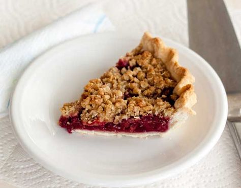 Cherry Crumb Pie [SH 11/16: used my own crust, this filling x2 and this topping with pecans instead of oats. Yummy!] Cherry Crumb Pie, Morello Cherries, Crumb Pie, Cherry Crumble, Canned Cherries, Pie Crumble, Gateaux Cake, Cherry Recipes, Cookie Pie