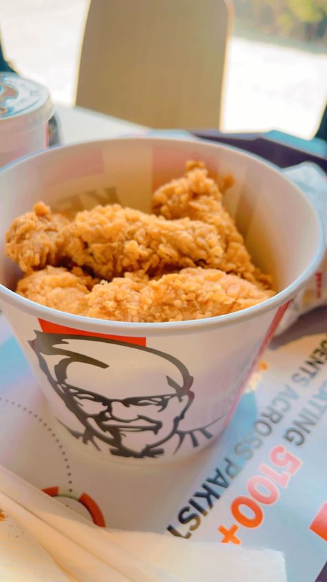 #kfc #foodsnap #red #hotwings #pinterest Kfc Hot Wings, Kfc Snap, Snapchat Story, Hot Wings, Instagram Ideas Photography, Ideas Photography, Hot Shots, Food Snapchat, Instagram Ideas