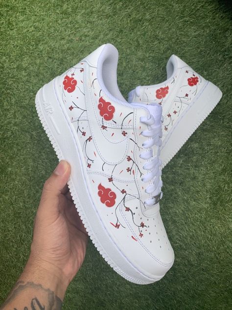 Naruto Shoes, Air Force One Shoes, Custom Sneakers Diy, Af1 Shoes, Naruto Akatsuki, Custom Painted Shoes, Custom Shoes Diy, Painted Sneakers, Jordan Shoes Girls