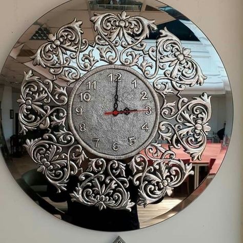 Clocks Diy Crafts, Wall Clock Ideas, Metal Embossing Art, Metal Art Techniques, Aluminum Foil Art, Clock Craft, Pewter Art, Clock Ideas, Furniture Design Sketches