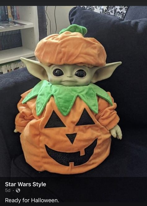 Bebe Yoda, Yoda Halloween, Yoda Drawing, Minion Baby, Yoda Images, Yoda Wallpaper, Yoda Funny, Star Wars Background, Star Wars Halloween