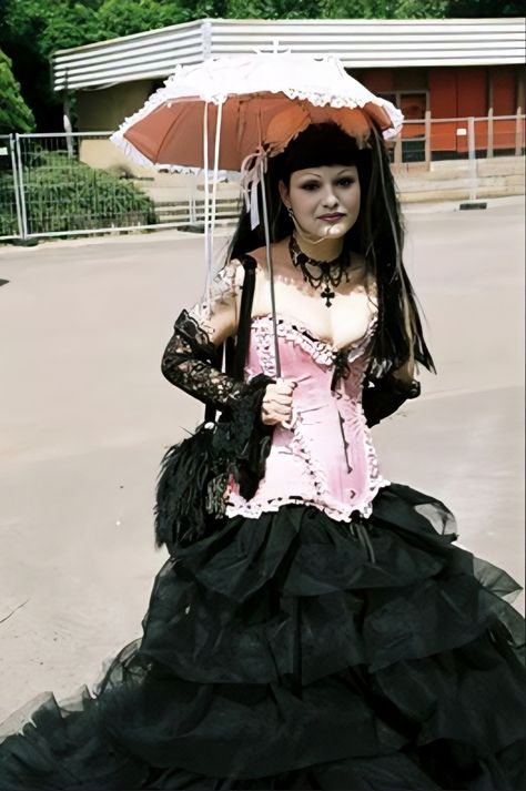 Pink Trad Goth, Pink Mall Goth, Emo Prom, Trad Goth Outfits, Perky Goth, Bubble Goth, Goth Outfit Ideas, Pink Goth, Goth Kids